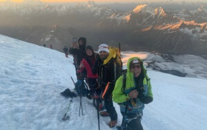 elbrus-group-climb